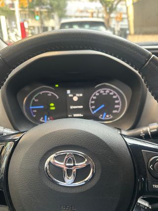 Toyota Yaris Hybrid 2017. 1,5l 75 CV active CVT