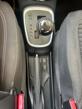 Toyota Yaris Hybrid 2017. 1,5l 75 CV active CVT