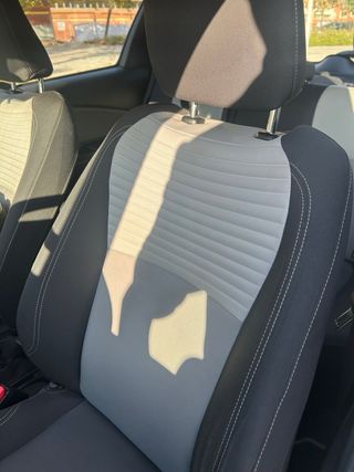 Toyota Yaris Hybrid 2017. 1,5l 75 CV active CVT