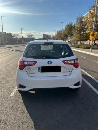 Toyota Yaris Hybrid 2017. 1,5l 75 CV active CVT