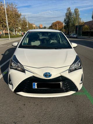Toyota Yaris Hybrid 2017. 1,5l 75 CV active CVT