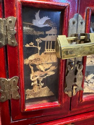 Joyero chino antiguo con candado y llave