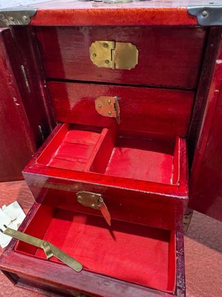 Joyero chino antiguo con candado y llave