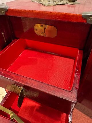 Joyero chino antiguo con candado y llave