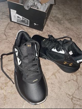 Scarpe Under Armour nere e oro