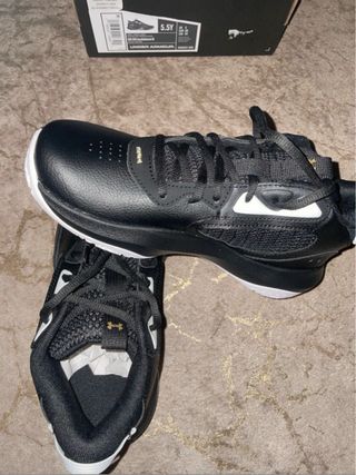 Scarpe Under Armour nere e oro