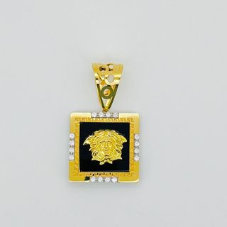 COLGANTE CUADRADO MEDUSA ONIX GRECA CIRCONITAS.18K