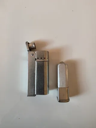 Mechero antigüo de llesca + regalo piedras.