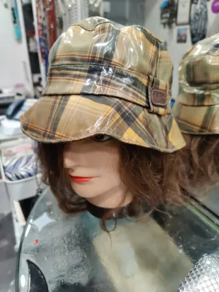 Gorro de lluvia a cuadros