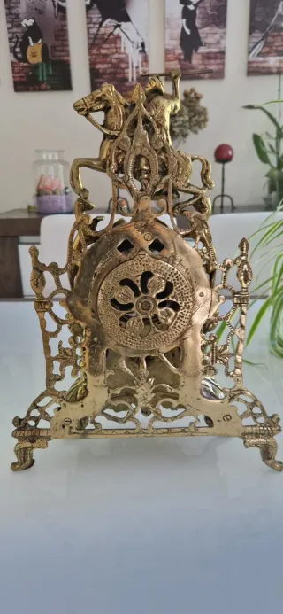 Reloj de sobremesa de bronce