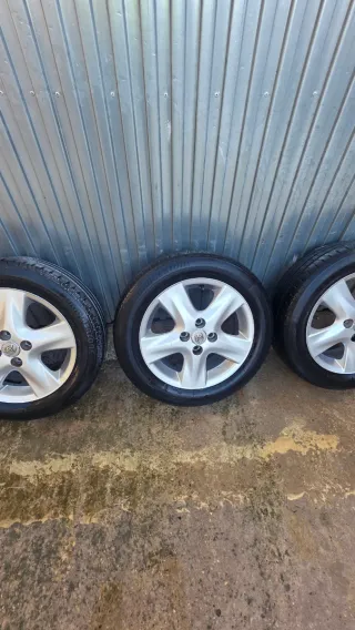 Llantas Toyota Yaris 4x100 buje 54.1