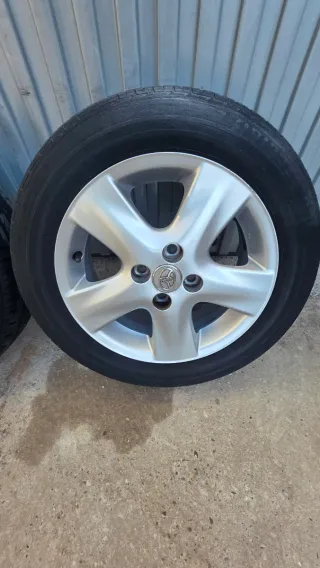 Llantas Toyota Yaris 4x100 buje 54.1