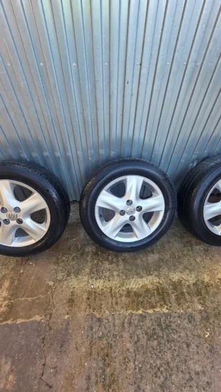 Llantas Toyota Yaris 4x100 buje 54.1