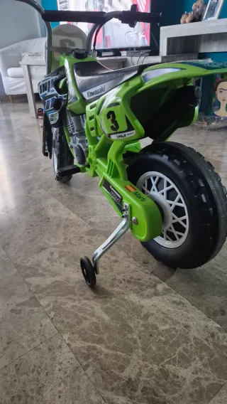 Moto Injusa Verde Eléctrica Infantil