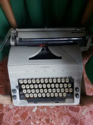 Máquina de escribir antigua