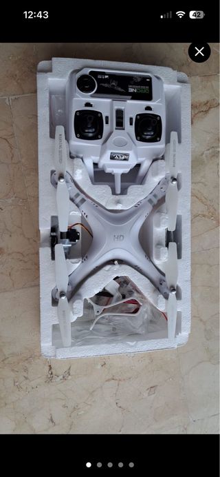 Dron Blanco con Control Remoto