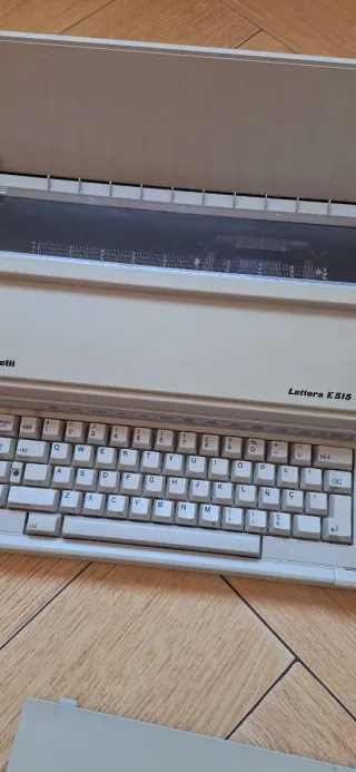 Máquina de escribir Olivetti Lettera E 512
