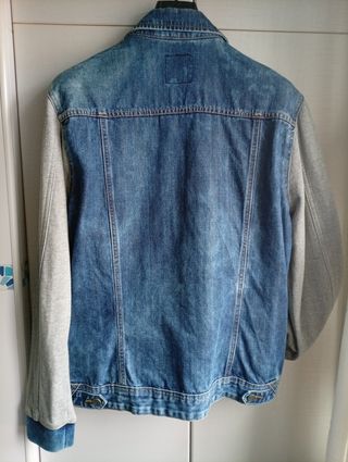 Cazadora vaquera Bershka azul y gris Talla L