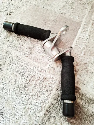 Barra de bíceps y tríceps.