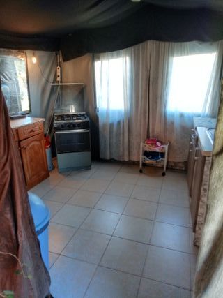 Caravan com tenda fixa