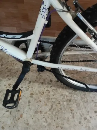 Bicicleta Paseo Blanca con Cesta