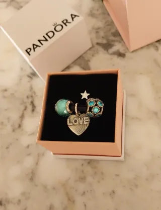 3 charms  Pandora: Corazón Love y Abalorios