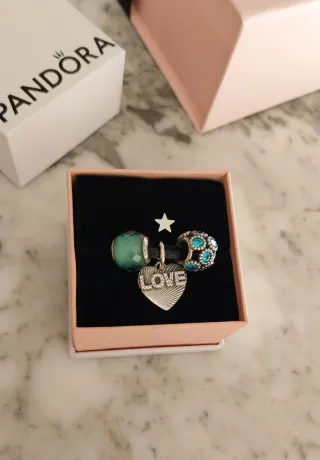 3 charms  Pandora: Corazón Love y Abalorios