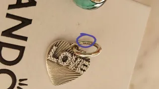 3 charms  Pandora: Corazón Love y Abalorios