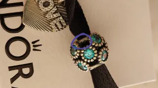 3 charms  Pandora: Corazón Love y Abalorios