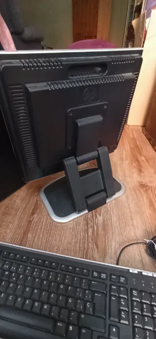 PC HP Torre, Monitor, Teclado y Ratón