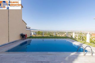 Casa adosada en venta en Bola de Oro - Serrallo en Granada