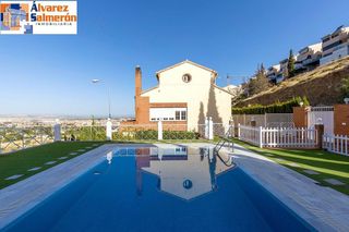 Casa adosada en venta en Bola de Oro - Serrallo en Granada