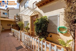 Casa adosada en venta en Bola de Oro - Serrallo en Granada