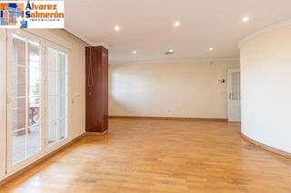 Casa adosada en venta en Bola de Oro - Serrallo en Granada