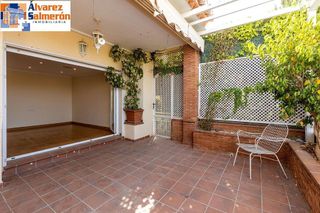 Casa adosada en venta en Bola de Oro - Serrallo en Granada