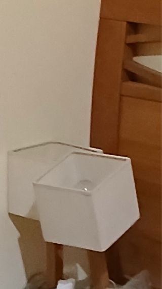 Cabecero y mesitas de noche de madera