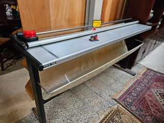 Guilhotina manual - Bom estado geral  Tamanho apro