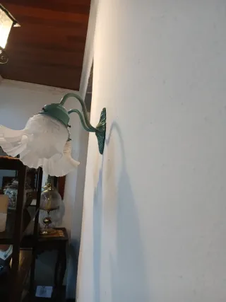 Apliques de pared verde con tulipas