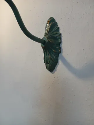 Apliques de pared verde con tulipas