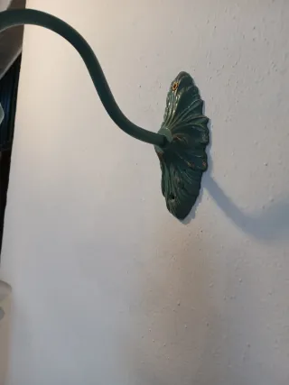 Apliques de pared verde con tulipas