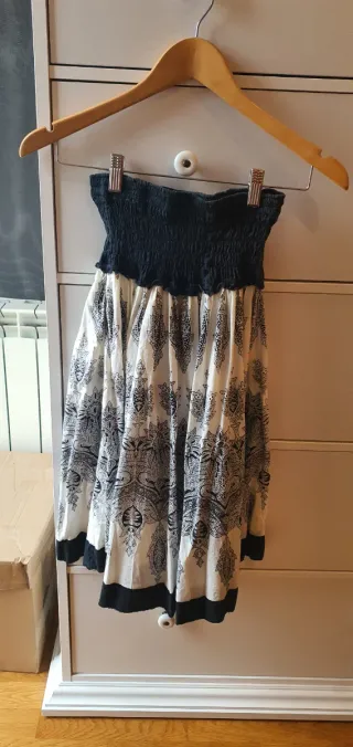 Vestido palabra de honor estampado negro y blanco