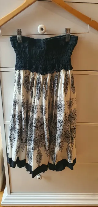 Vestido palabra de honor estampado negro y blanco