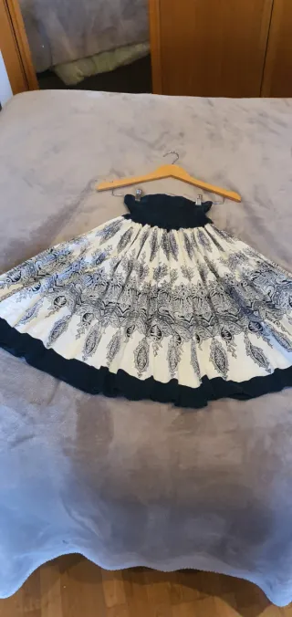 Vestido palabra de honor estampado negro y blanco