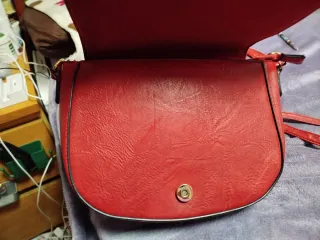 Bolso bandolera rojo de cuero