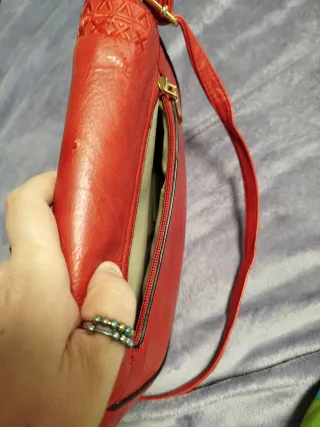 Bolso bandolera rojo de cuero