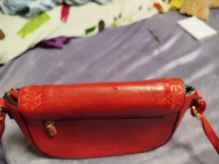 Bolso bandolera rojo de cuero
