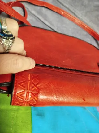 Bolso bandolera rojo de cuero