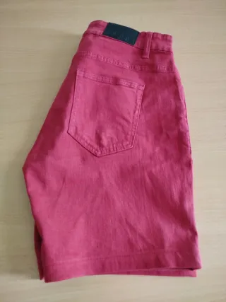 Pantalón corto de hombre rojo