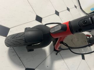 Patín Eléctrico Ninebot Rojo y negro