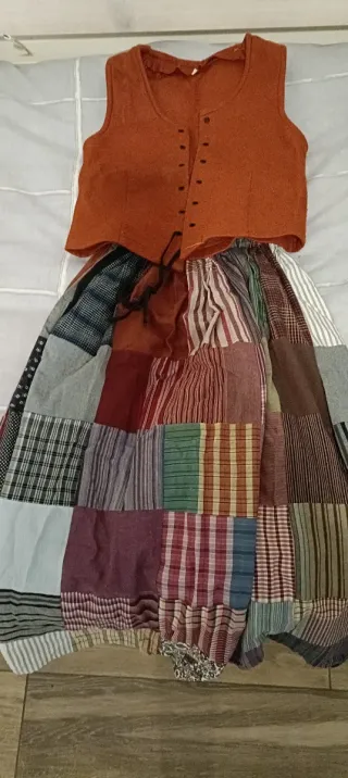Traje de casera naranja y multicolor